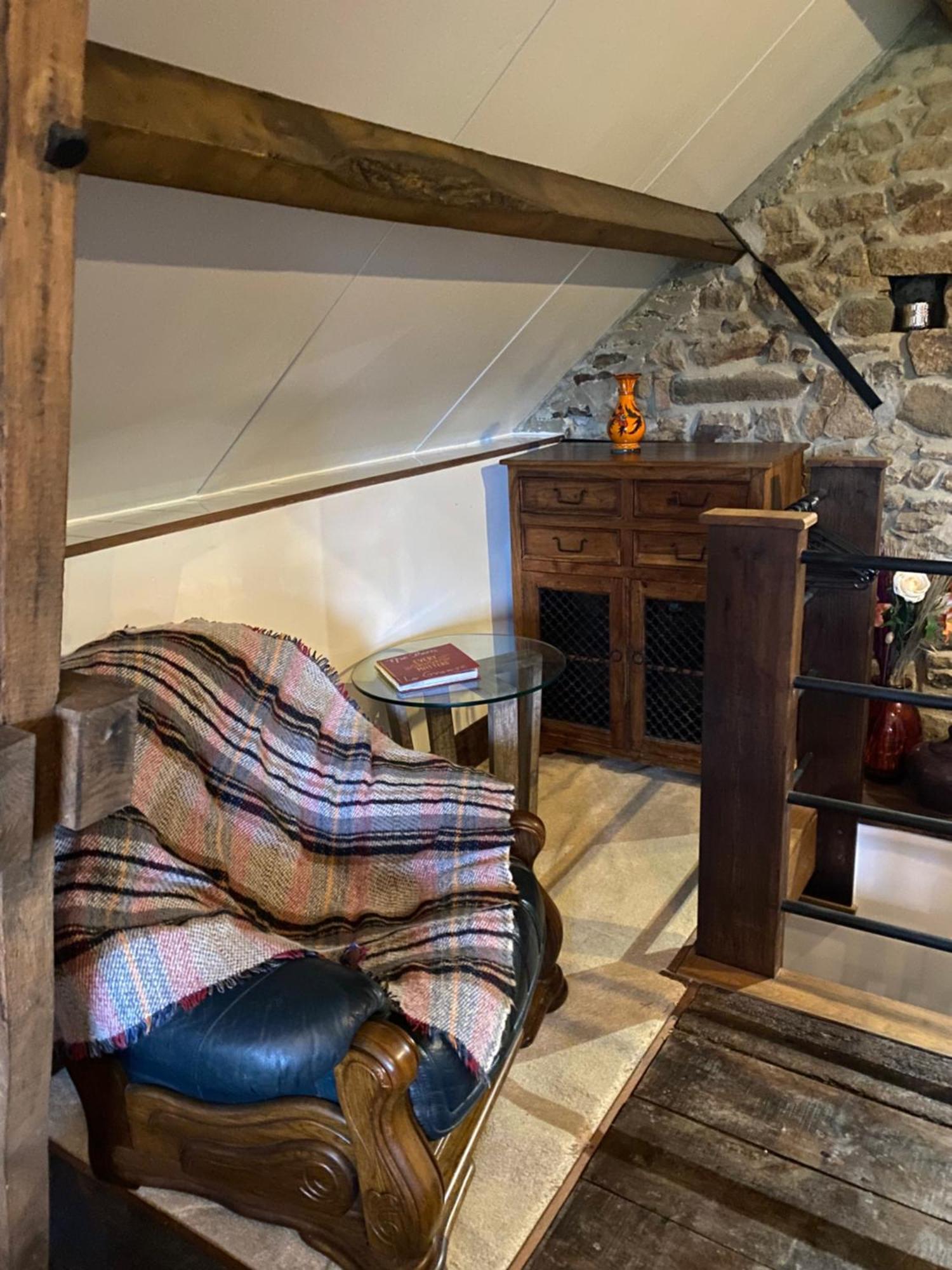 Spacious, Rustic Studio Space For 2 Persons Saint-Cyr-du-Bailleul Екстериор снимка