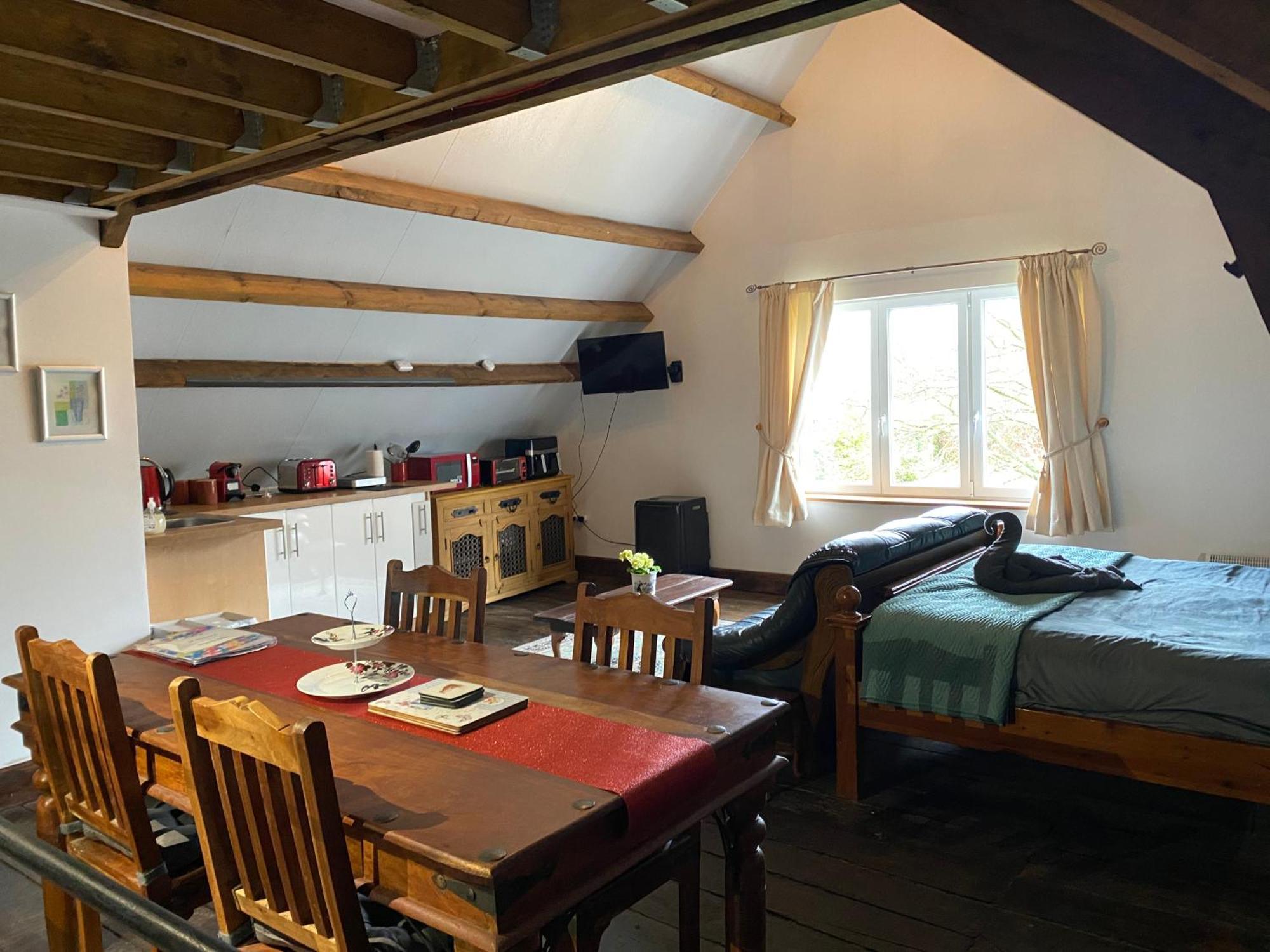Spacious, Rustic Studio Space For 2 Persons Saint-Cyr-du-Bailleul Екстериор снимка