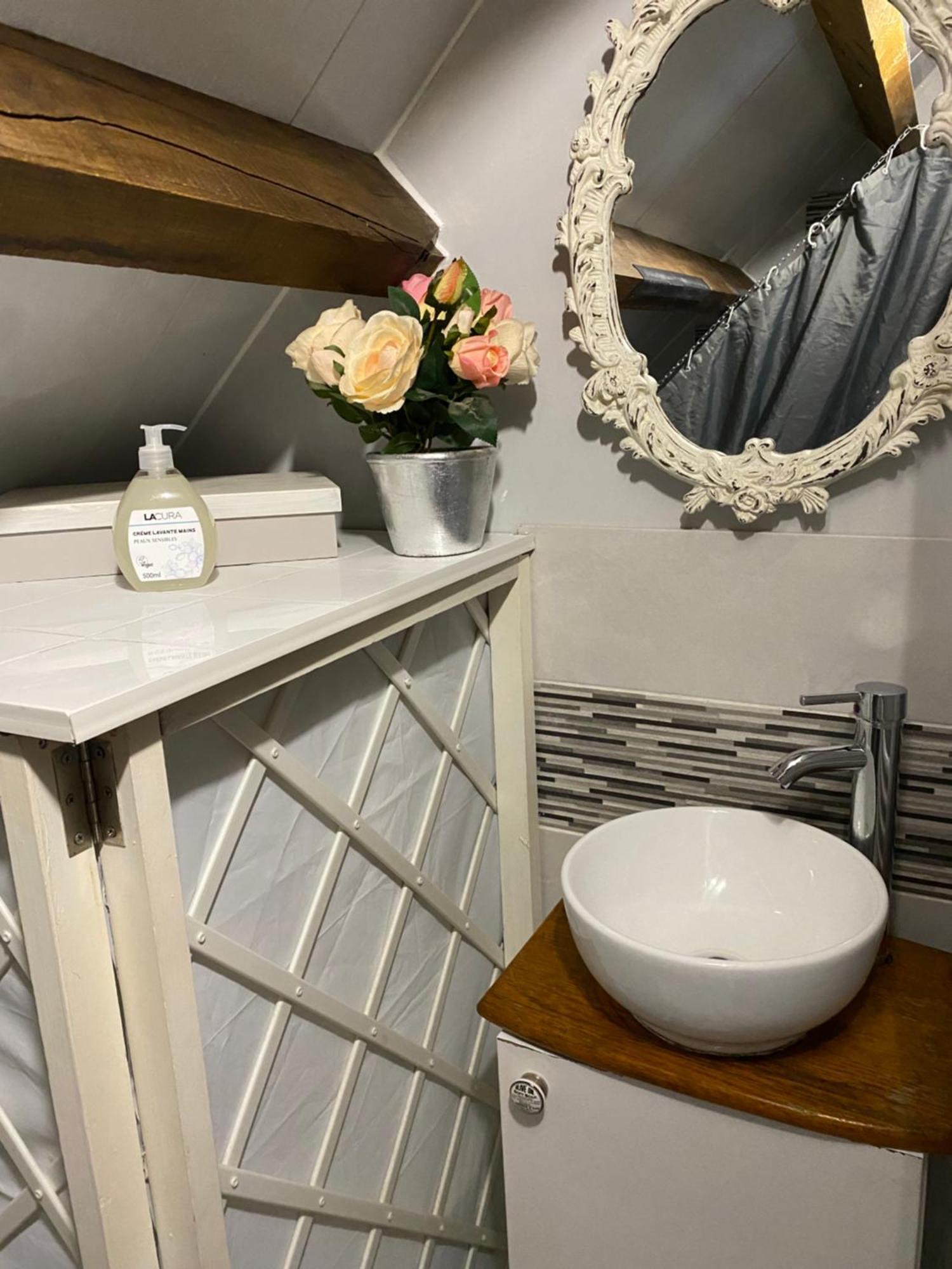 Spacious, Rustic Studio Space For 2 Persons Saint-Cyr-du-Bailleul Екстериор снимка